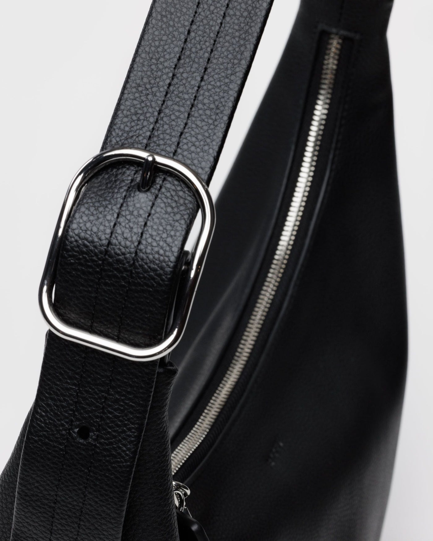 Recycled Leather Shoulder Bag Q5