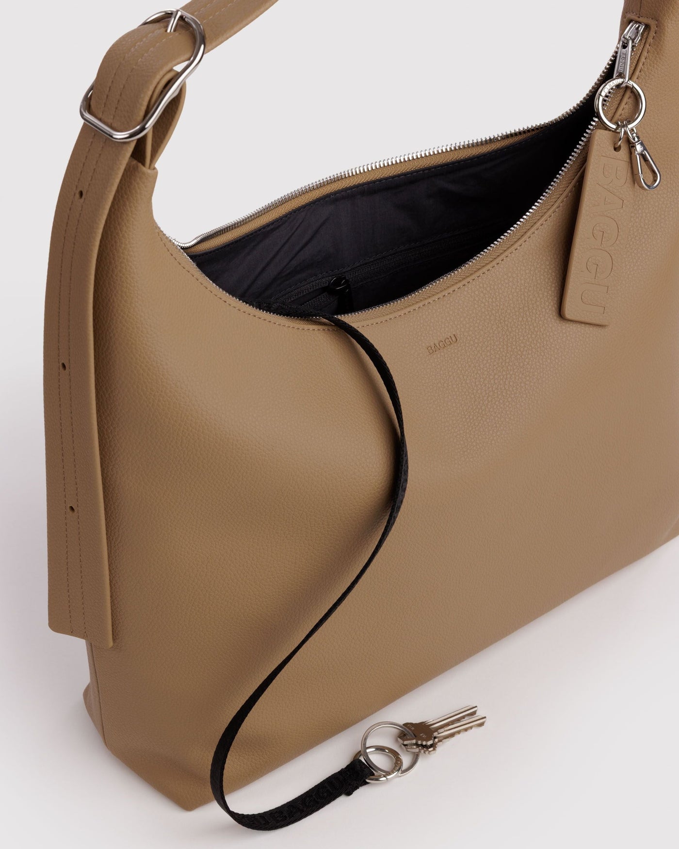 Recycled Leather Shoulder Bag Q5