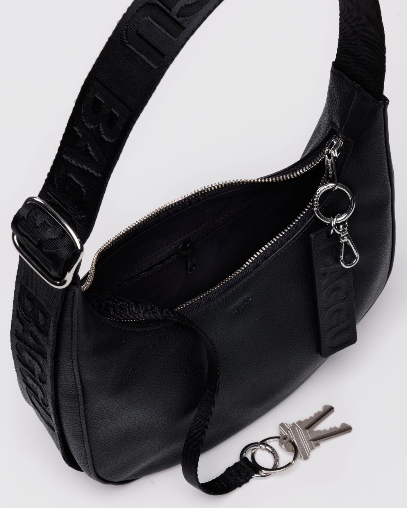 Small Recycled Leather Crescent Bag Q0
